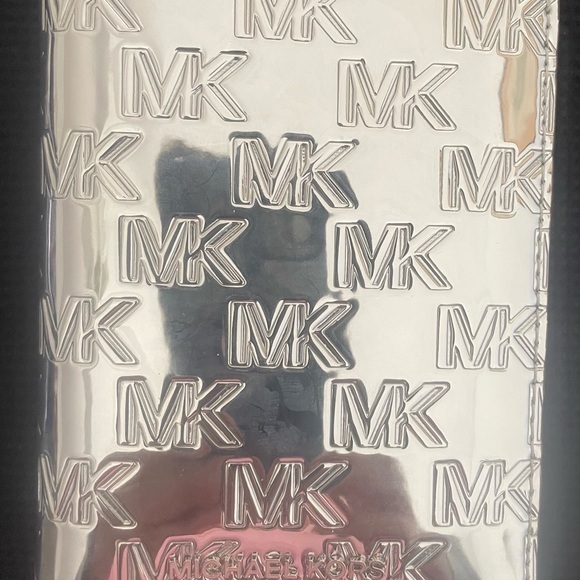 MICHAEL KORS METALLIC MK SIGNATURE FASHION FLAT PASSPORT CASE HOLDER ID CARD - Picture 1 of 5